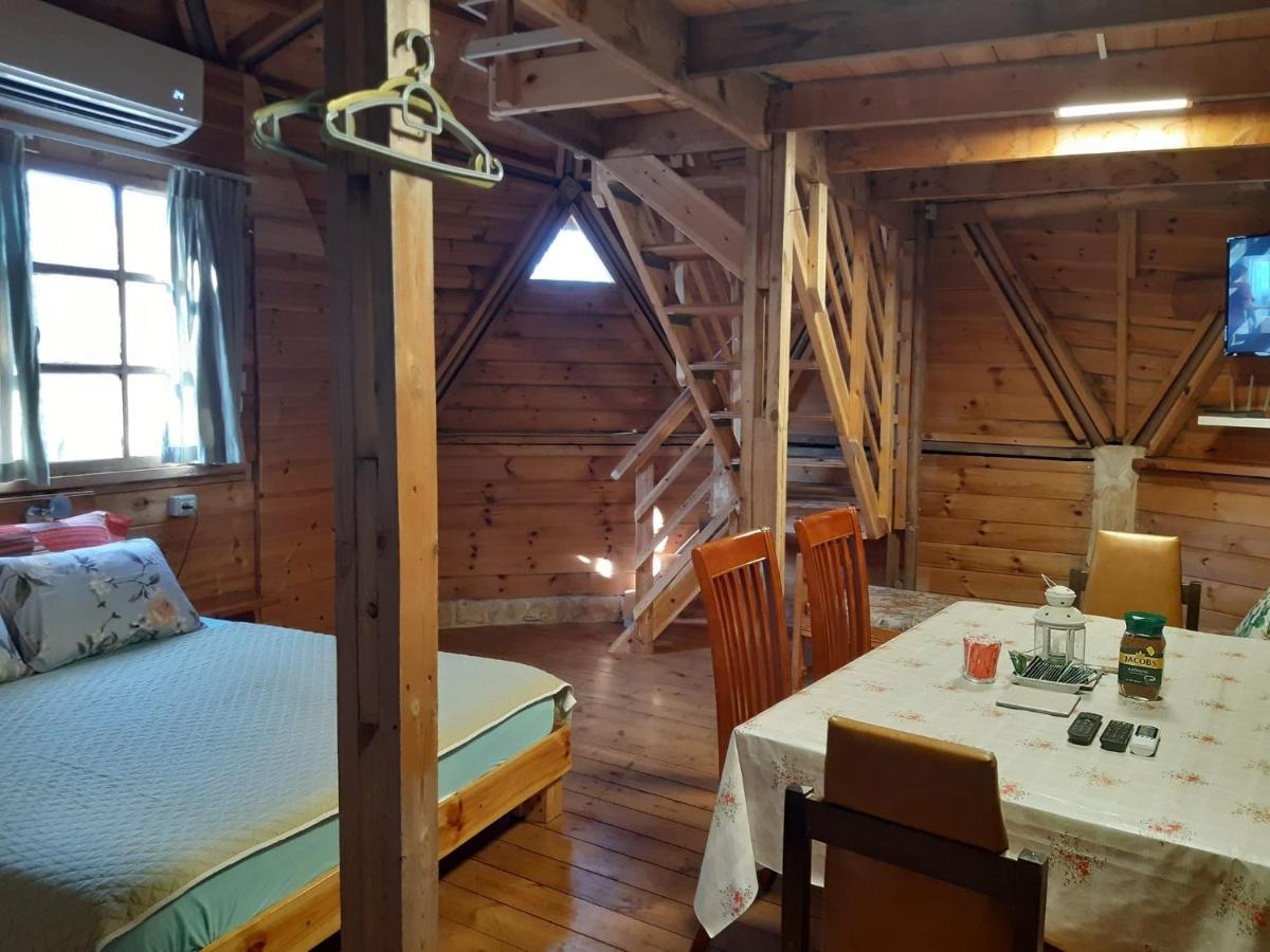 בקתת עץ בחורש במנות - דום גיאודזי - Wooden Cabin In Manot Exteriér fotografie