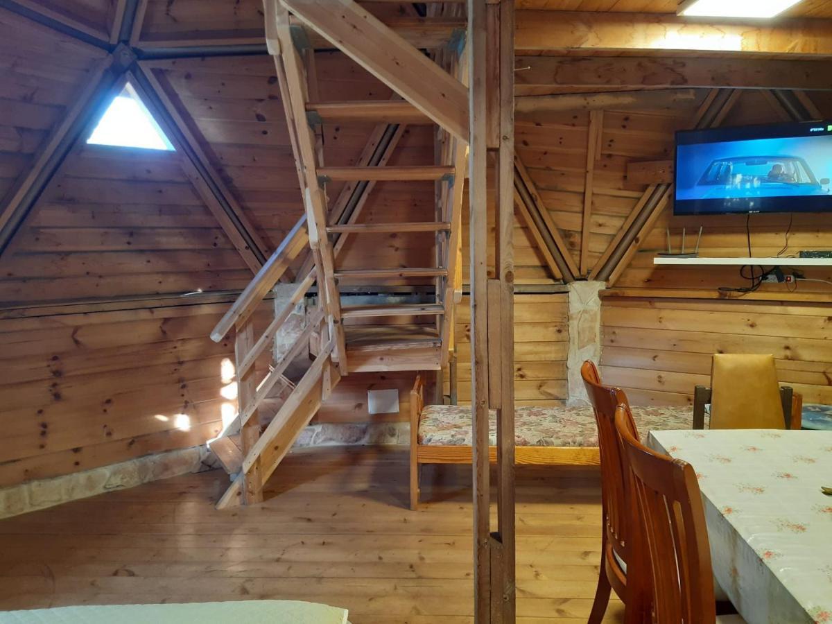 בקתת עץ בחורש במנות - דום גיאודזי - Wooden Cabin In Manot Exteriér fotografie